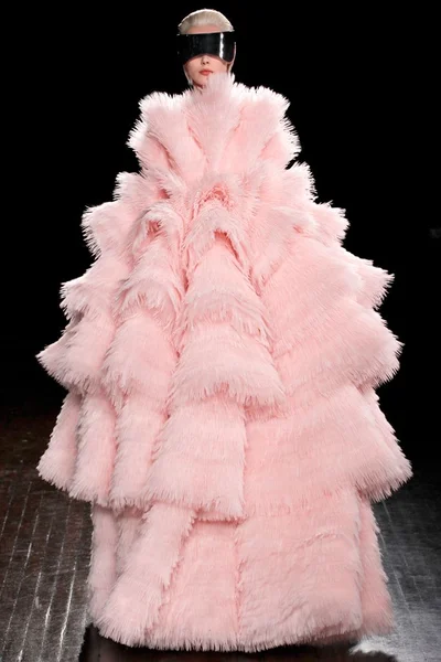 Look 32
